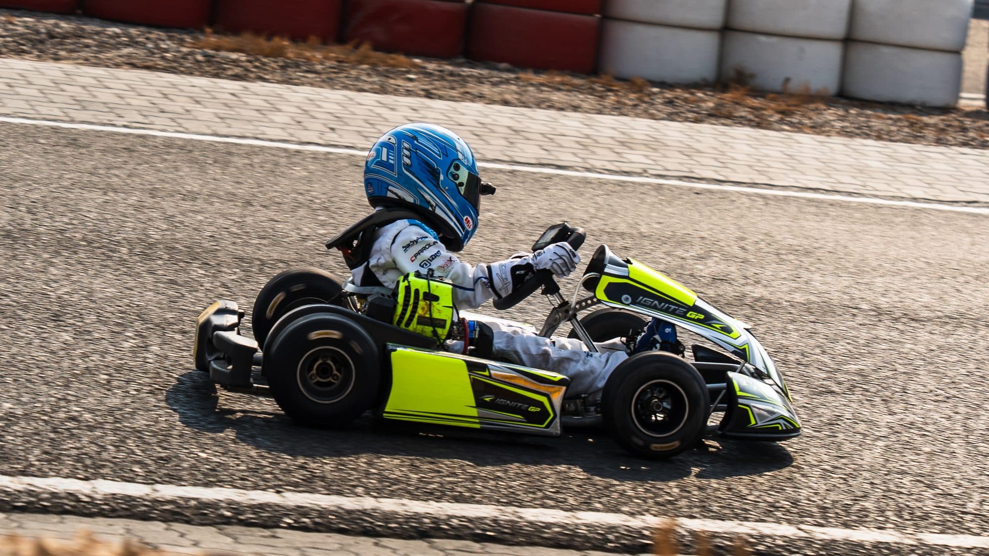 Bambino kart passing the barriers, seen from trackside